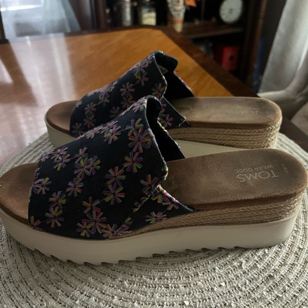 TOMS Women's Floral Slide Sandals - Black